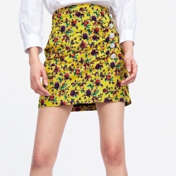 Zara Draped Yellow Floral Print Mini Skirt Jewel Buttons Size Small - Picture 1 of 9